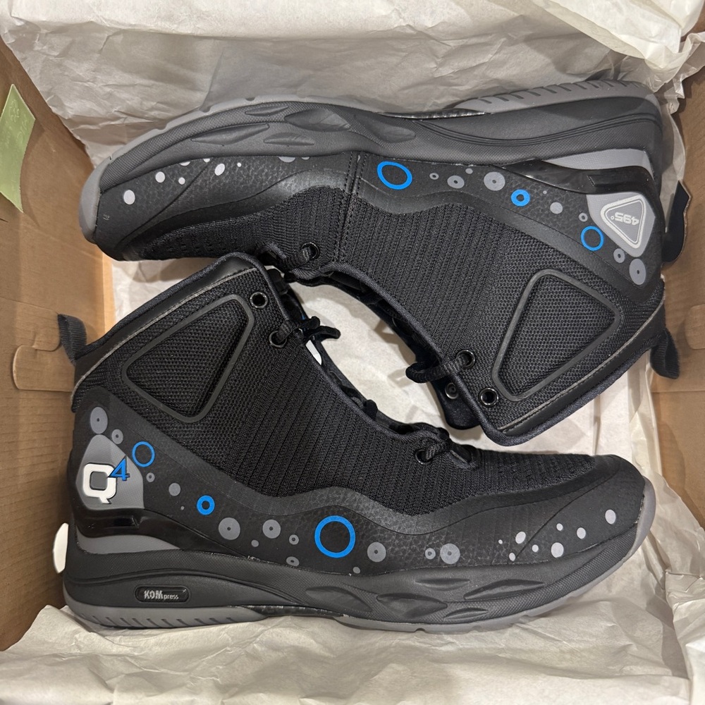 Q4 Basketball Shoes - Men Size 7.5 - BRAND NEW IN BOX